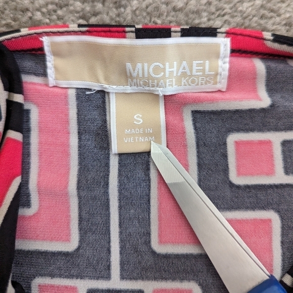 MICHAEL Kors Women's Red Blouse Geometric Print Size Small - Picture 3 of 9
